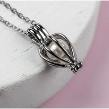 Load image into Gallery viewer, LS Oyster Pearl Necklace® - A Magical Gift For Your Loved One!