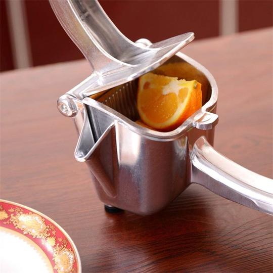 Manual Instant Fruit Juicer™