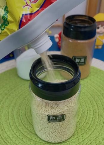 Kitchen Food Clip Storage Seal and Pour Spill Proof Clips with Caps (Pack of 4)
