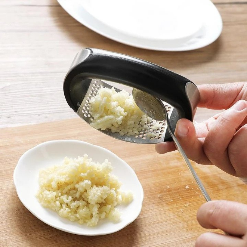 Handy Garlic Crusher™